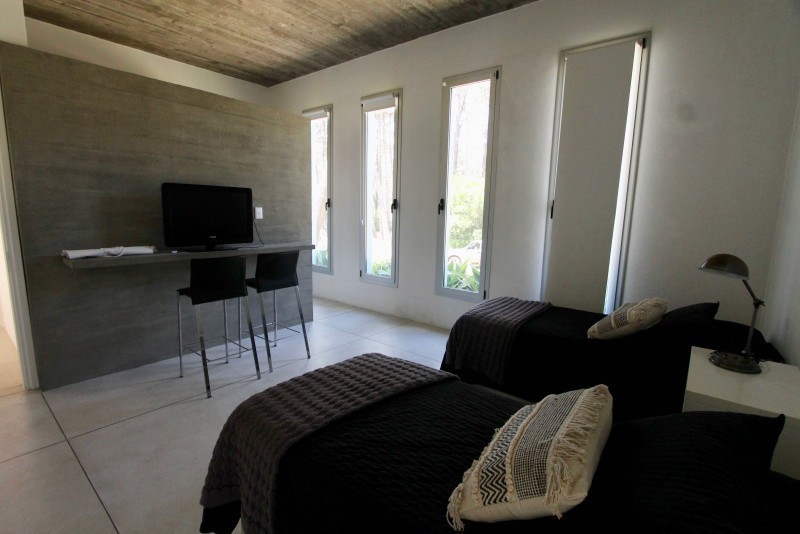 Excelente casa emplazada en una planta en Laguna Blanca